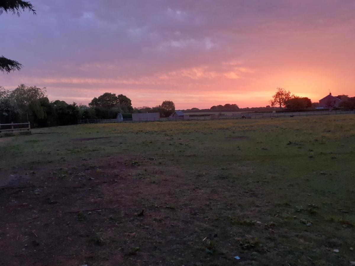 Glamping In Wiltshire The Green Knoll Is A Charm Chippenham  Ngoại thất bức ảnh