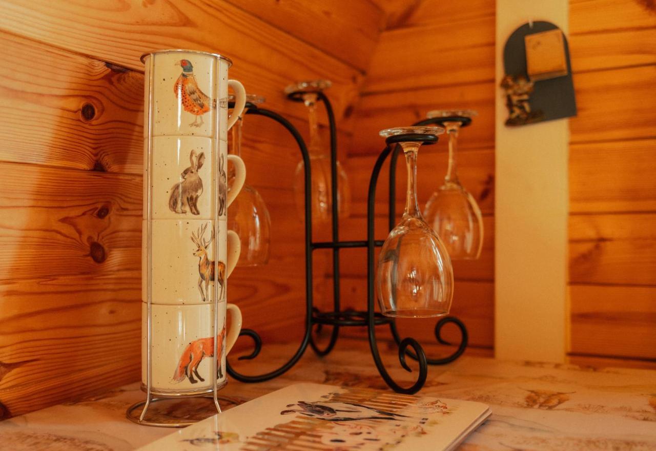 Glamping In Wiltshire The Green Knoll Is A Charm Chippenham  Ngoại thất bức ảnh