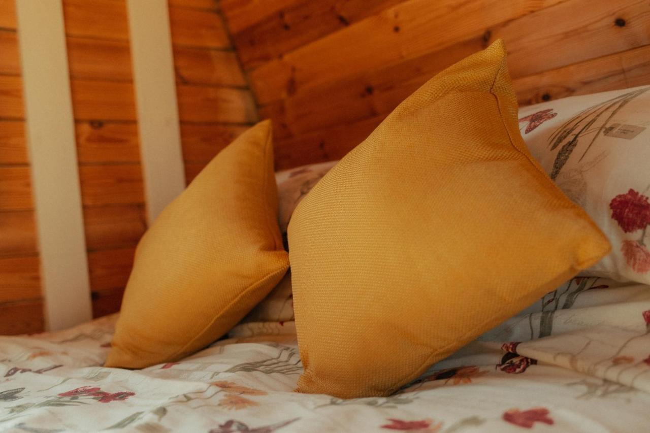 Glamping In Wiltshire The Green Knoll Is A Charm Chippenham  Ngoại thất bức ảnh