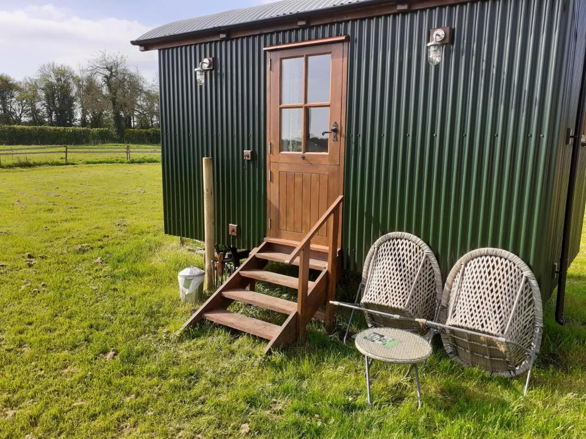 Glamping In Wiltshire The Green Knoll Is A Charm Chippenham  Ngoại thất bức ảnh